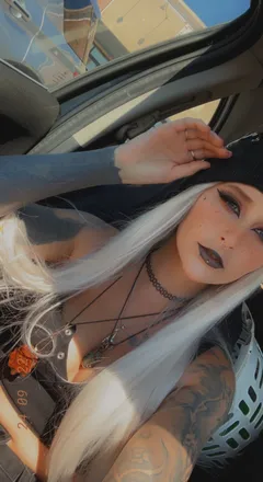 OnlyFans cuenta livvylucifer header 2