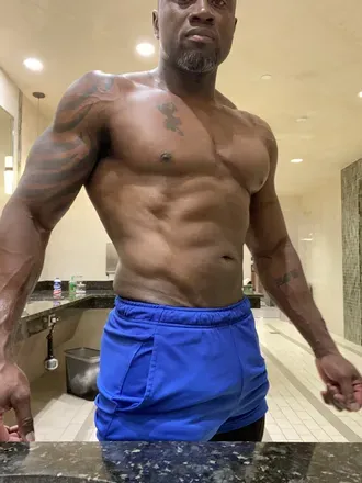 OnlyFans cuenta chocolate_drop76 header 2