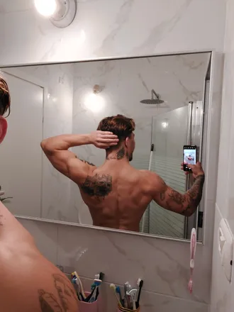OnlyFans cuenta russianjewboy12 header 2
