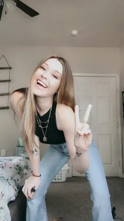 OnlyFans cuenta emmie_emmie12 header 2