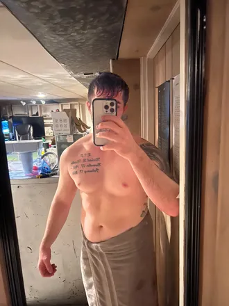 OnlyFans cuenta robbiemilk1 header 2