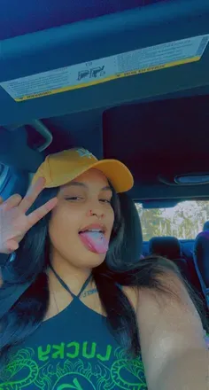 OnlyFans account  pixiilust avatar 1