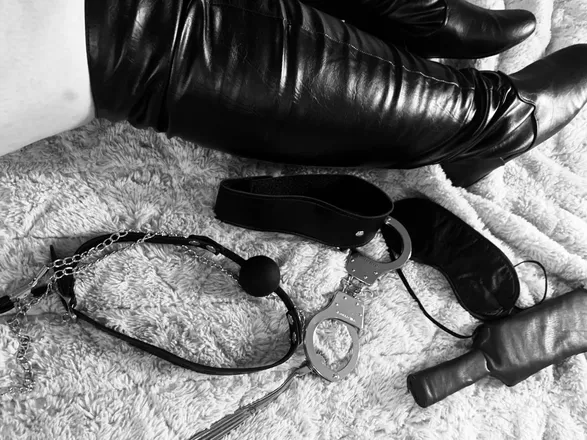 OnlyFans account  bdsmxominatrixtrixie69 header 2