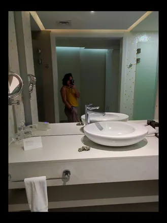 OnlyFans cuenta shai_travel.sex header 2
