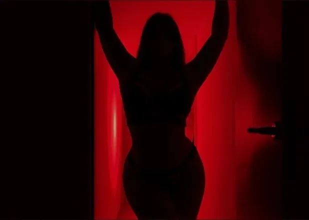 OnlyFans cuenta juliedotpaw header 2