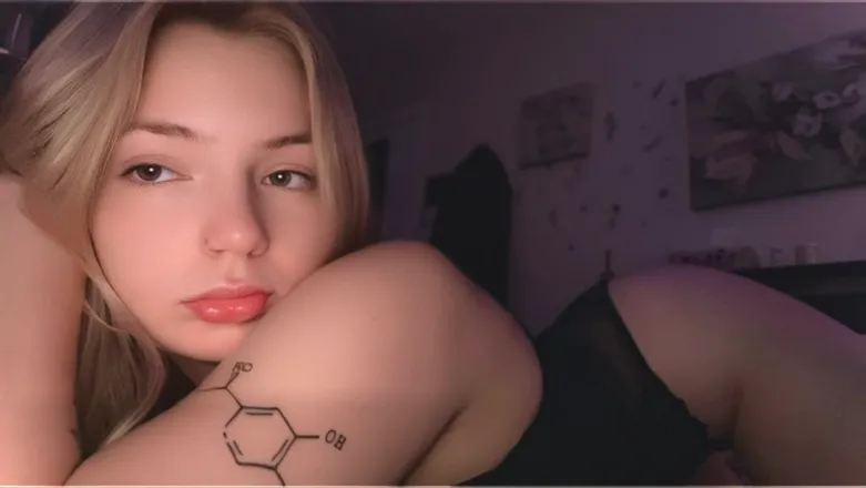 OnlyFans cuenta alexismeee header 2