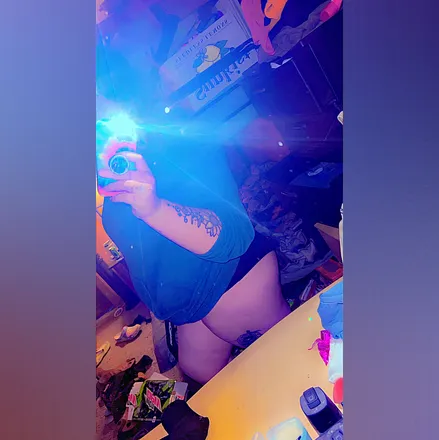 OnlyFans cuenta tatted_mom_10 header 2
