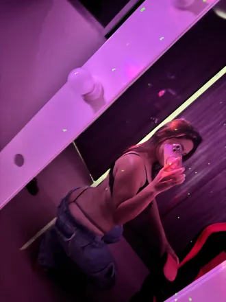 OnlyFans cuenta karolinavillamil10 header 2