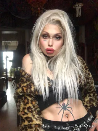 OnlyFans account  loomee header 2