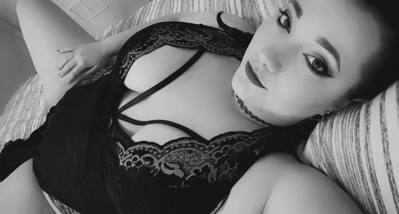 OnlyFans cuenta nikkim072321 header 2