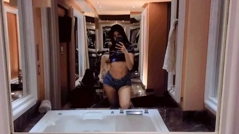 OnlyFans cuenta isacoolina19 header 2