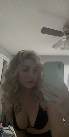 OnlyFans cuenta shayna_xoxo header 2