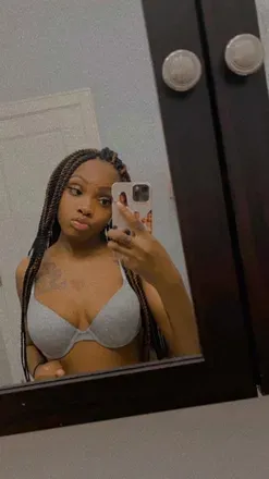 OnlyFans account  itty_bitty_lyssa header 2