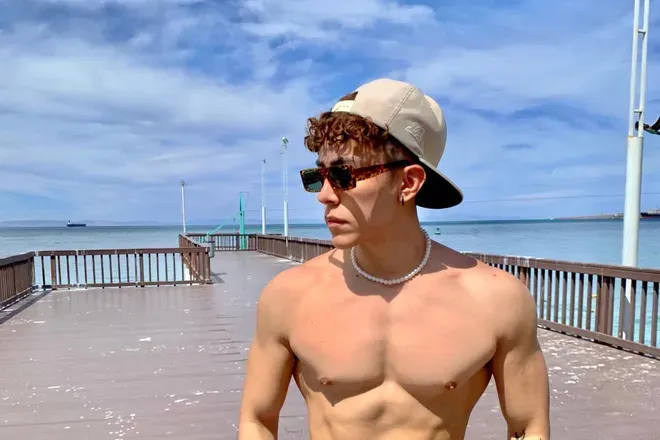 OnlyFans account  bthomasi header 2