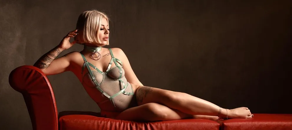 OnlyFans cuenta barbiequeenofficial header 2