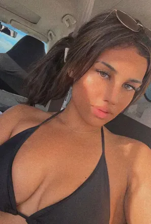 OnlyFans account  leahbeeah avatar 1