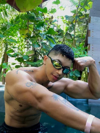 OnlyFans cuenta ethan_torress header 2