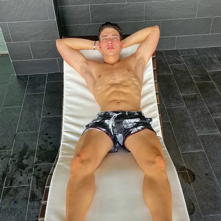 OnlyFans cuenta goldengeorgi header 2