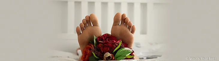 OnlyFans cuenta whosthatfeet header 2