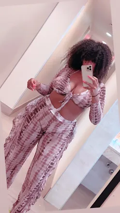OnlyFans cuenta curvyveganvixen header 2