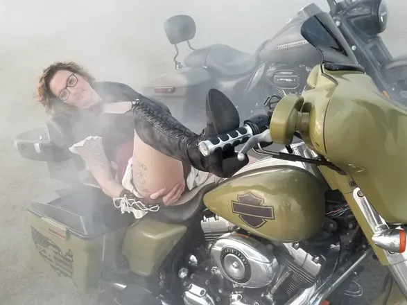 OnlyFans cuenta bikermom84 header 2