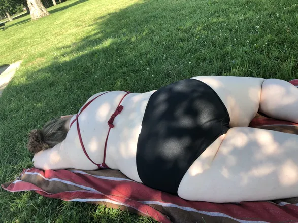 OnlyFans cuenta yourthiccismydrug header 2