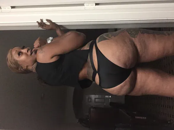 OnlyFans cuenta candiefoxx header 2