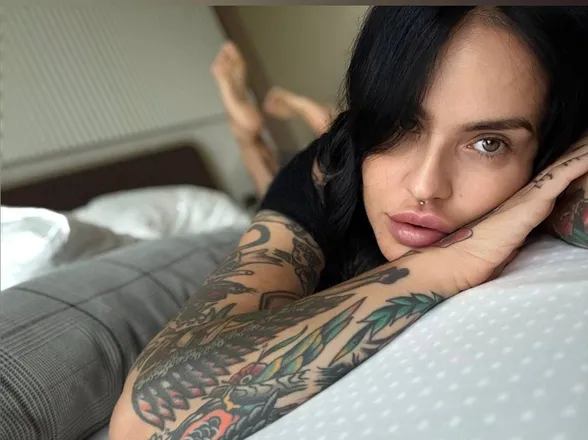OnlyFans cuenta manolatenti header 2
