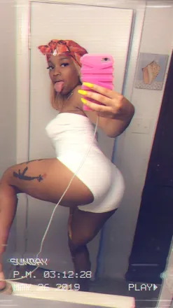 OnlyFans cuenta skinnyassmiaa header 2