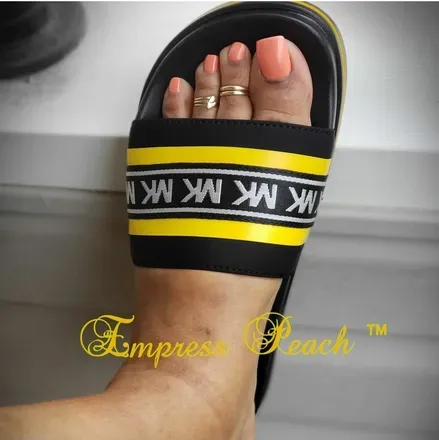 OnlyFans account  empress_peach header 2