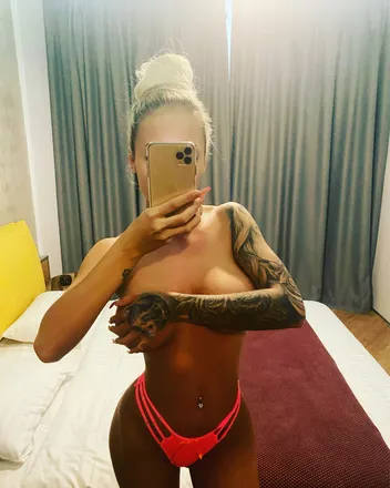 OnlyFans cuenta amiraadark header 2