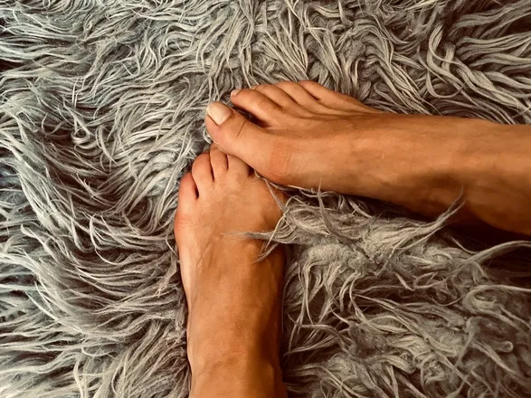 OnlyFans cuenta rainb_bowfeet header 2
