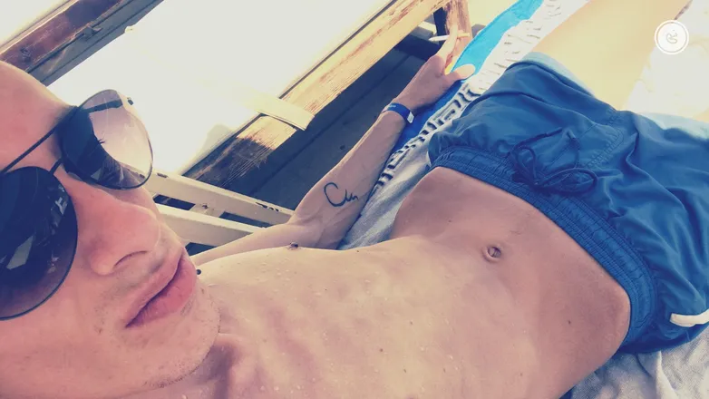 OnlyFans cuenta shockedmoistur header 2