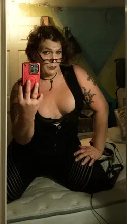 OnlyFans of red_hot_trans