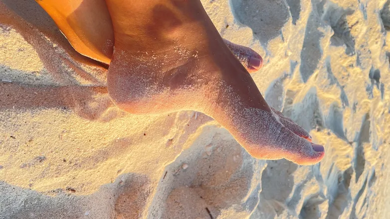OnlyFans cuenta cristypetitefeet header 2