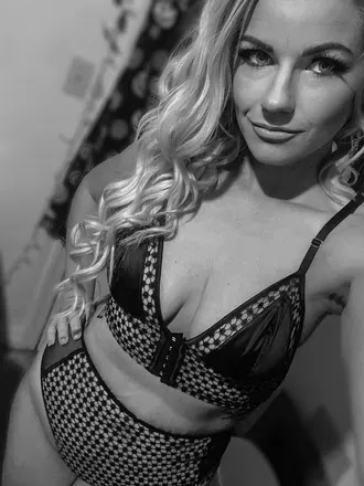 OnlyFans account  charlii.angel.xoxo avatar 1