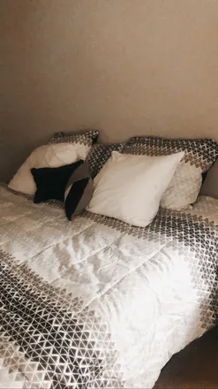 OnlyFans account  maybemandi header 2