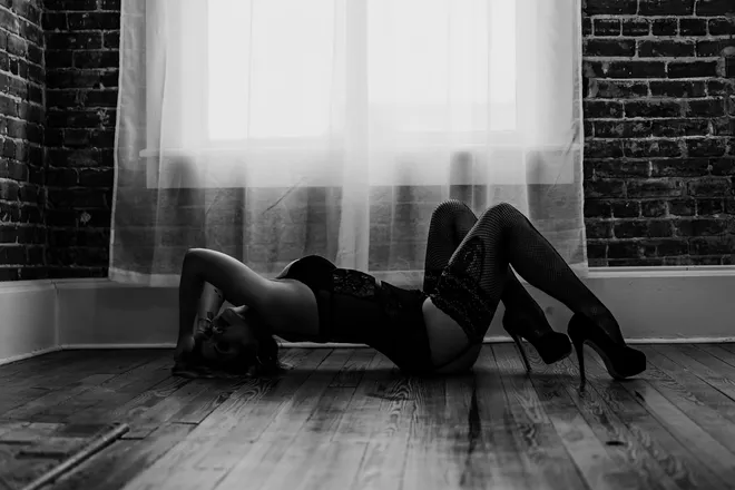 OnlyFans cuenta thighsandlace header 2