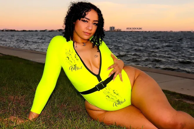OnlyFans account  moonepiee header 2