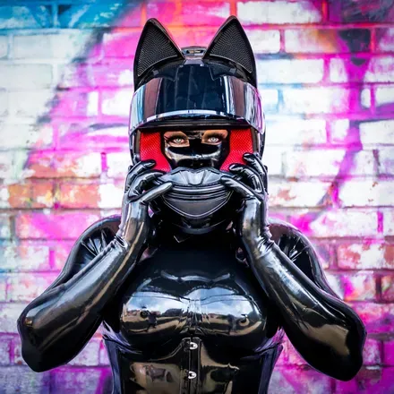 OnlyFans cuenta bee_the_rubber_doll avatar 1