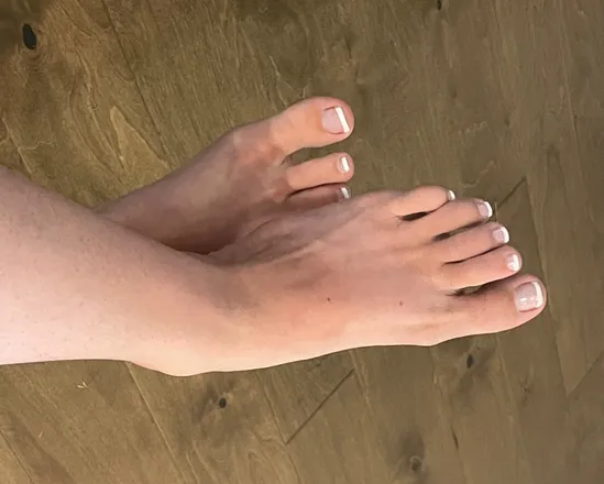 OnlyFans cuenta cutefeetandpetite header 2