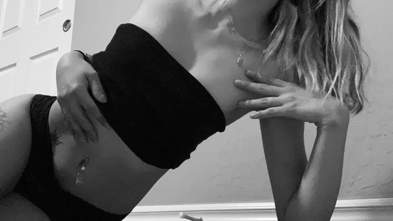 OnlyFans account  neonmoonbabyfree header 2