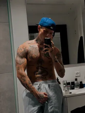 OnlyFans account  emilgraaeof avatar 1