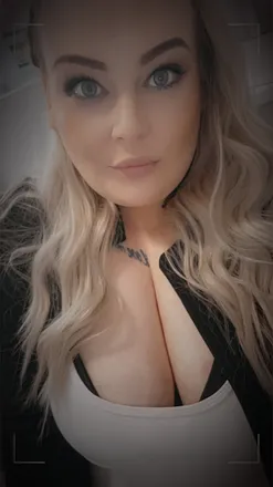 OnlyFans cuenta misscurvs header 2