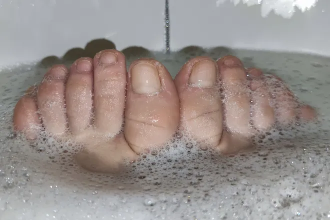 OnlyFans account  wet.chubby.feet header 2