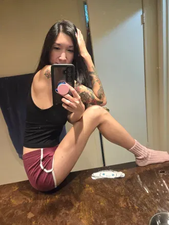 OnlyFans cuenta yourgirlakira header 2