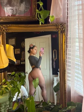OnlyFans account  winter444 header 2