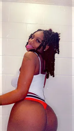 OnlyFans cuenta strawwberryzy header 2