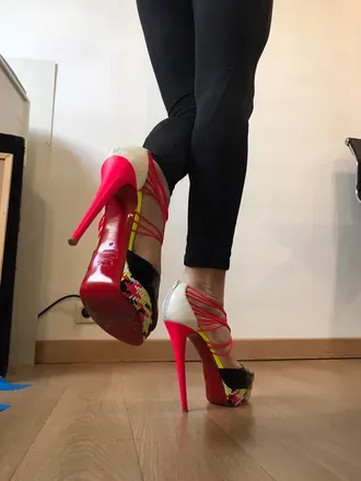OnlyFans account  highheelsjuliannaomie avatar 1