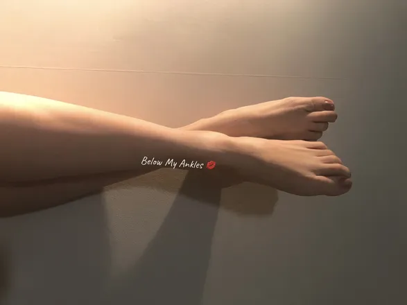 OnlyFans cuenta belowmyankles.size34 header 2